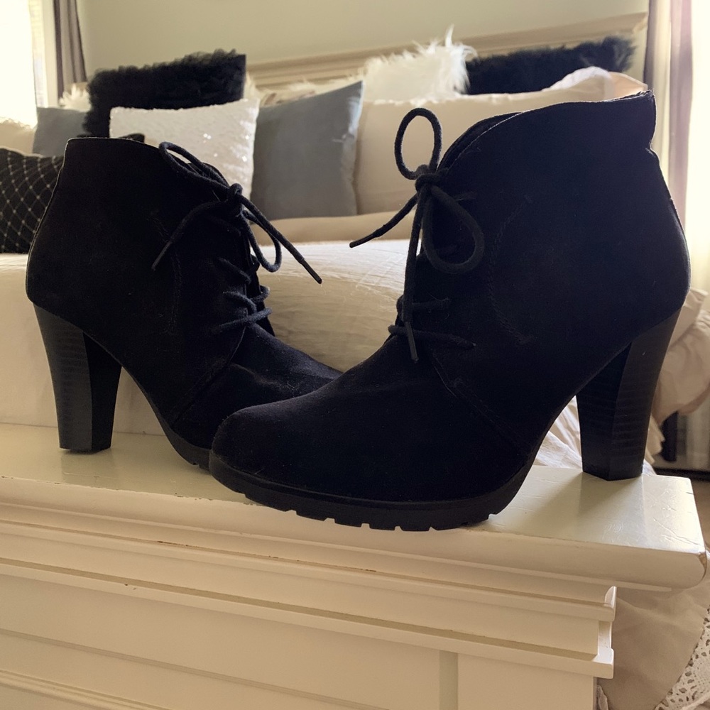 Modellista lace up bootie 8.5